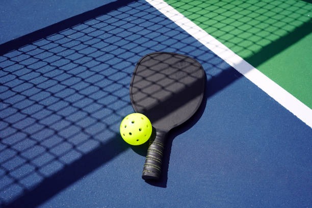 Comparison of elongated vs. standard pickleball paddle shapes.